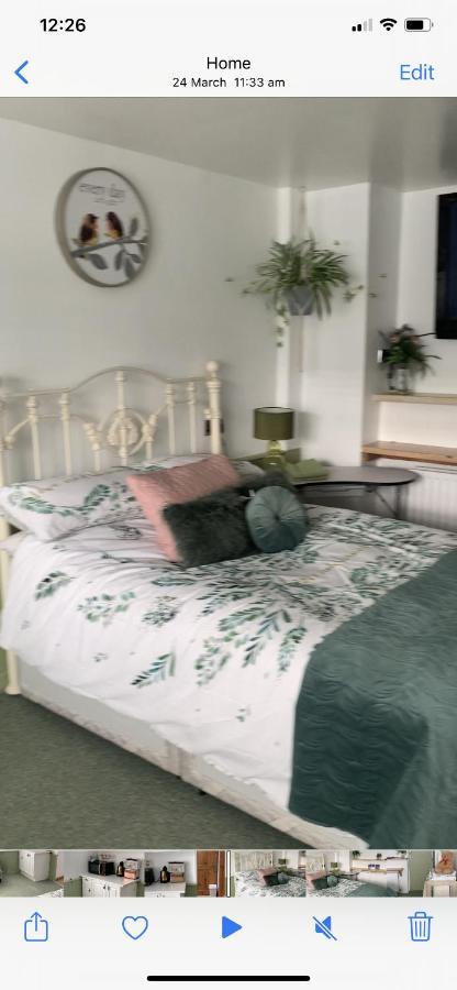 Barrs Court Beds Bed and Breakfast Warmley Eksteriør billede