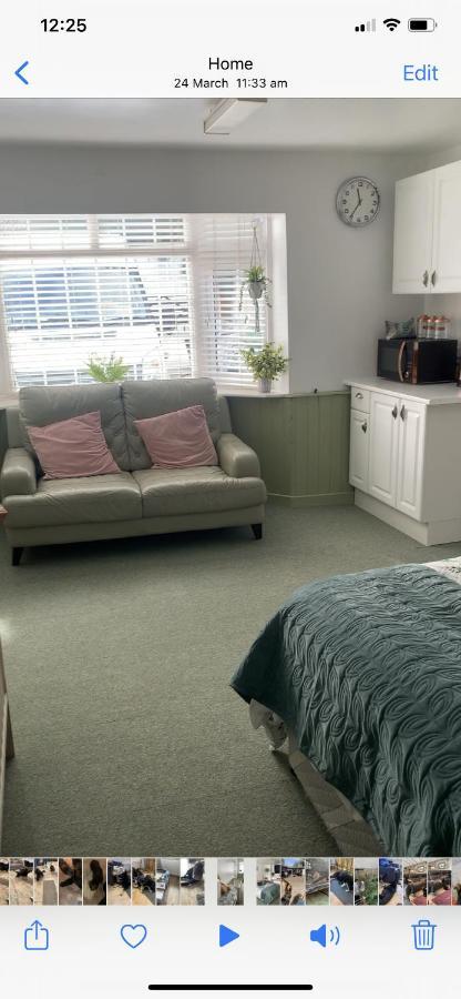 Barrs Court Beds Bed and Breakfast Warmley Eksteriør billede