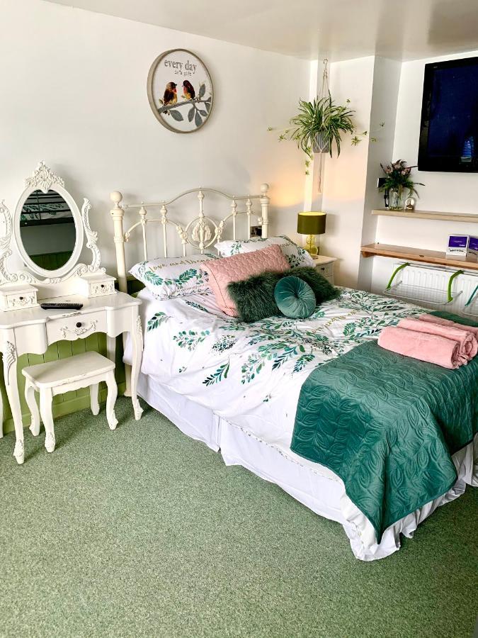 Barrs Court Beds Bed and Breakfast Warmley Eksteriør billede